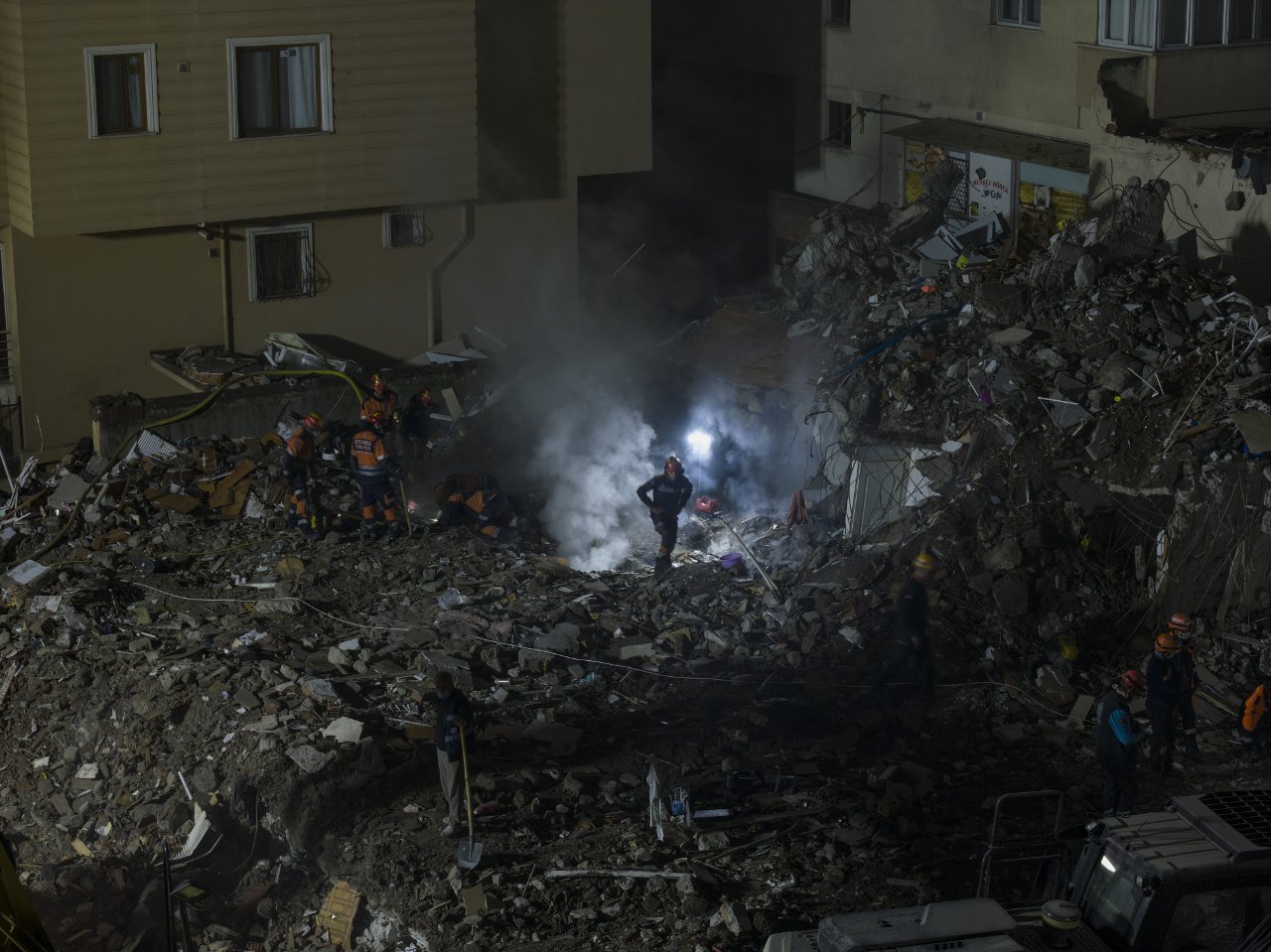 İki kardeş yürekleri dağladı! Maltepe'deki enkazdan cansız bedenleri çıkarıldı
