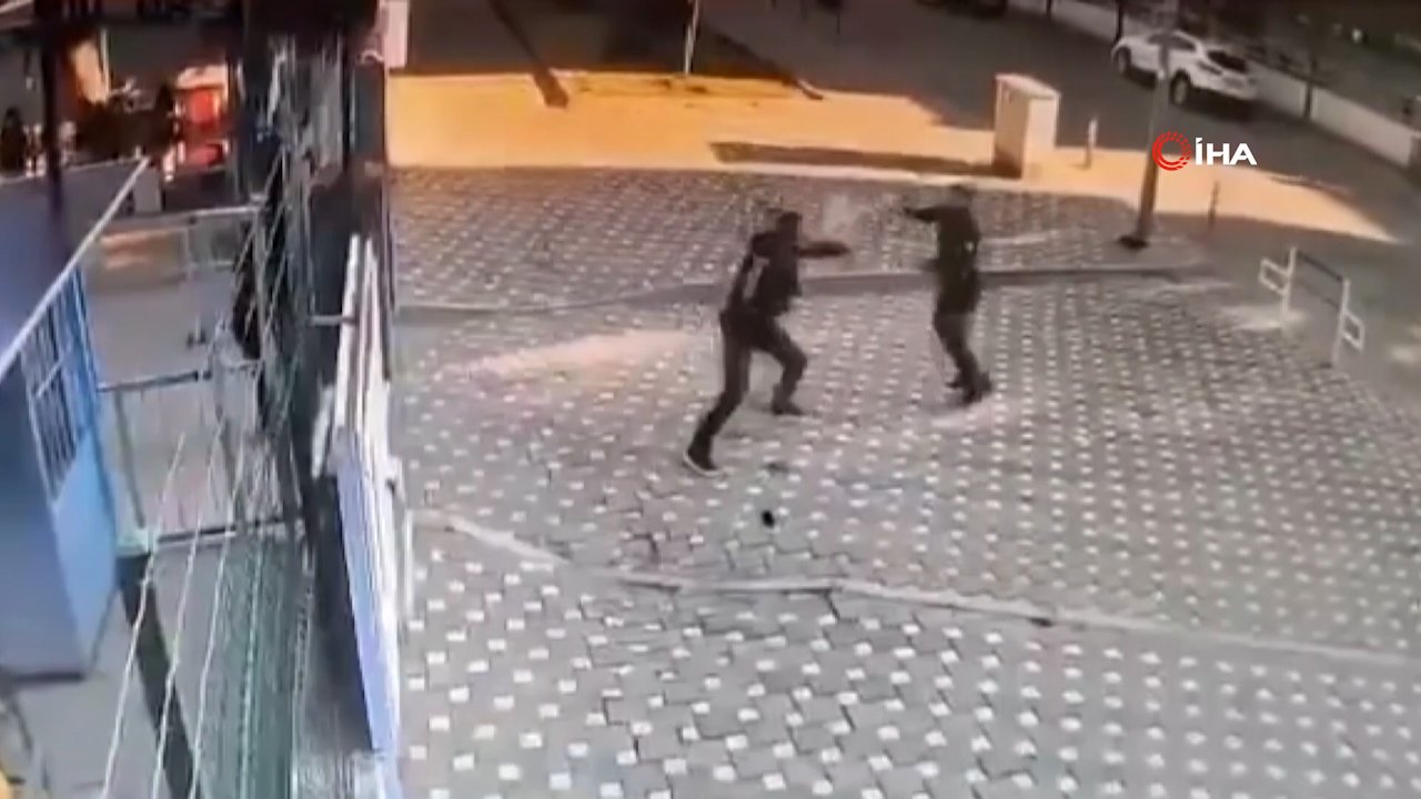 İzmir'de akılalmaz olay! Okul önünde bekçiye saldıran şahıs öğretmen çıktı