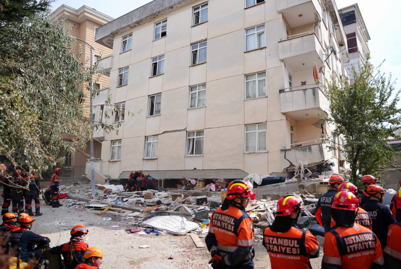 Maltepe'de 5 kişinin öldüğü binanın bilirkişi ön raporu ortaya çıktı! 4 kaçak kat için yıkım kararı uygulanmamış