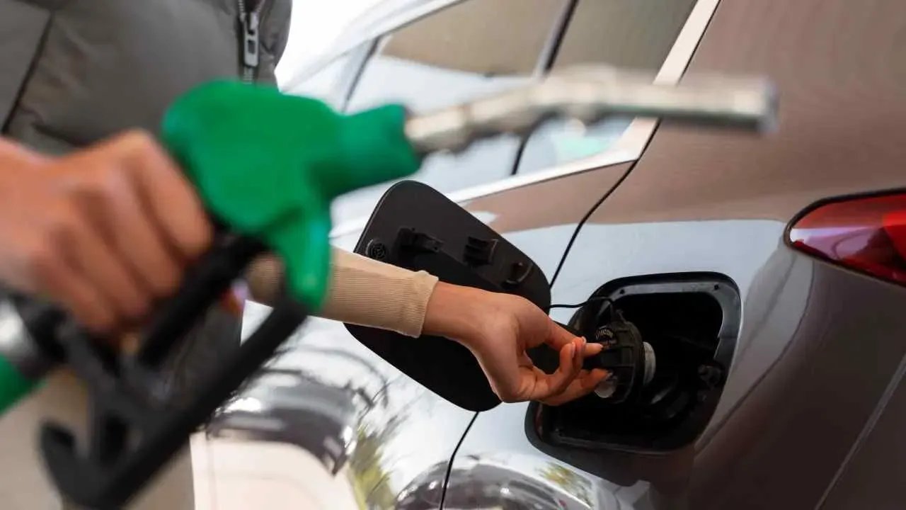 Motorine zam geldi mi, benzine indirim var mı? 9 Ekim akaryakıt fiyatları