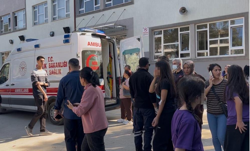 Okuldaki panik ekipleri alarma geçirdi! Öğrenciler arasında yayıldı, hastanelik olanlar var