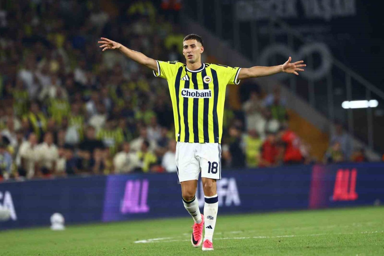 Mert Müldür, bu sezon 6 maçta 282 dakika süre aldı.