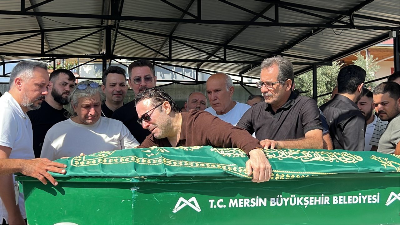 Atilla Taş'ın kızı gözyaşları arasında toprağa verildi! Tabutuna sarıldı, feryat etti: Babam, ben geldim babam
