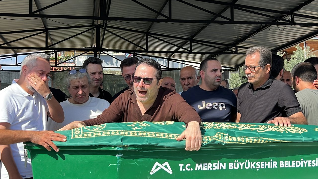 Atilla Taş'ın kızı gözyaşları arasında toprağa verildi! Tabutuna sarıldı, feryat etti: Babam, ben geldim babam