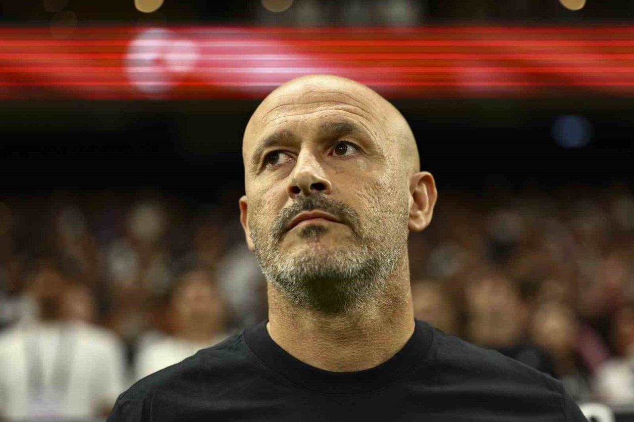 Vincenzo Italiano yönetimindeki Beşiktaş, Süper Lig'de 12 puanla 3'üncü sırada yer alıyor.