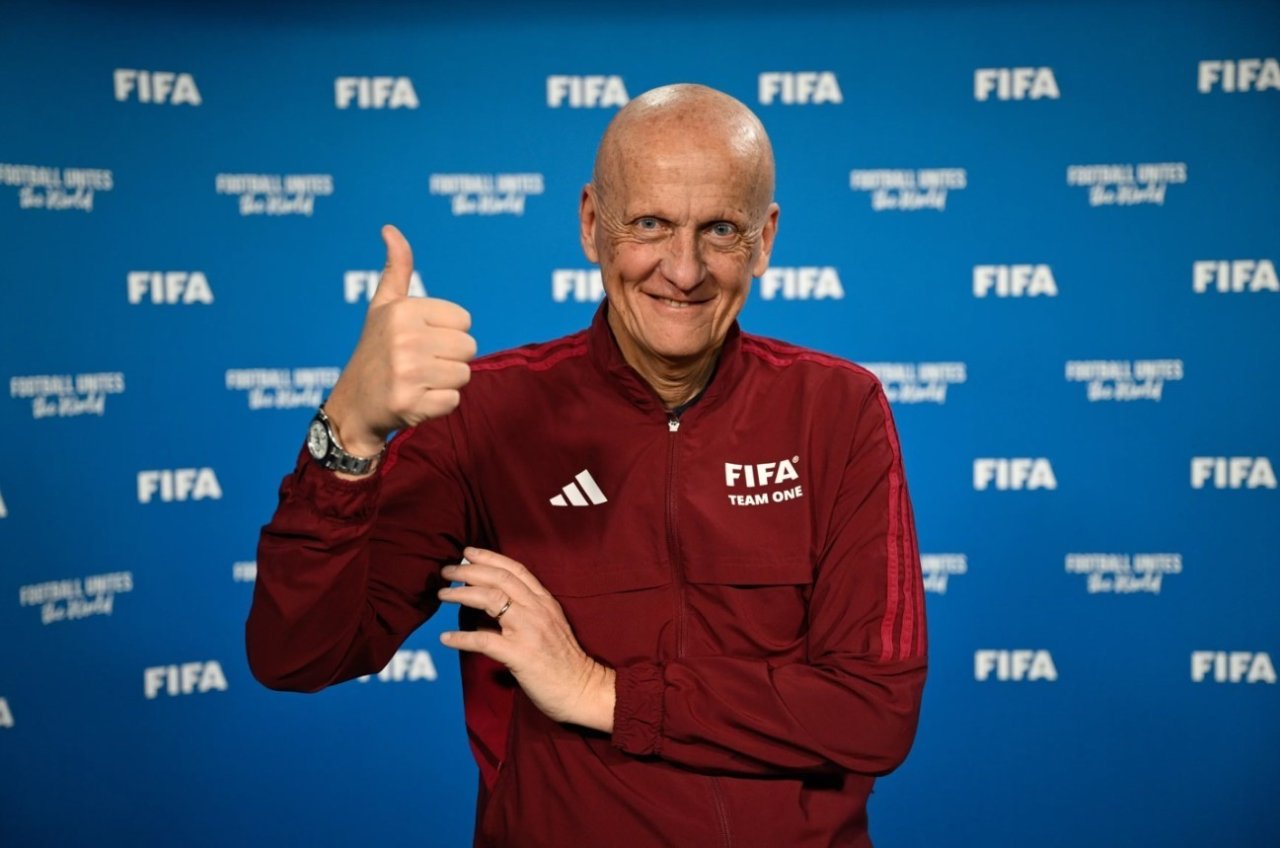 Collina, FIFA Hakemler Komitesi Başkanı olarak görev yapıyor.