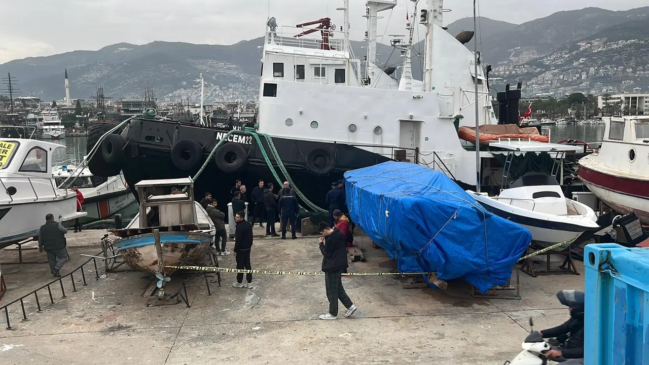 Antalya'da denizde erkek cesedi bulundu! Kimliği belli oldu