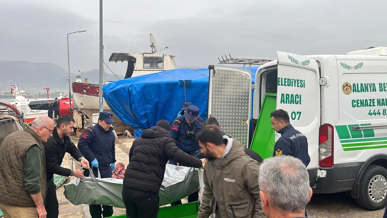 Antalya'da denizde erkek cesedi bulundu! Kimliği belli oldu