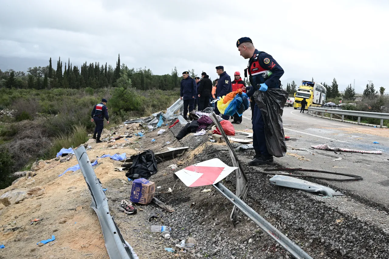 Antalya'daki otobüs kazasında hayatlarını kaybetmişlerdi! Anne ve kızının cenazeleri Konya'ya getirildi