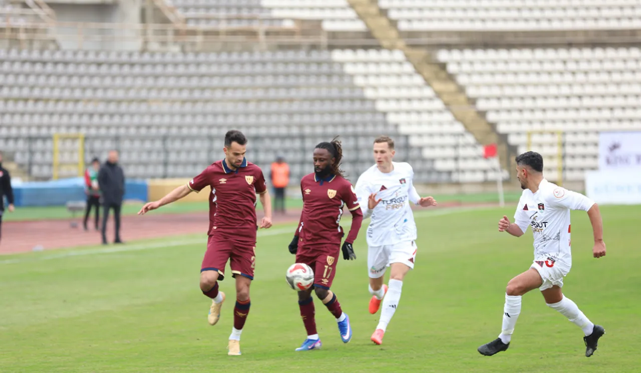 Bandırmaspor, 10 kişi kalan Vanspor'u 2 golle geçti