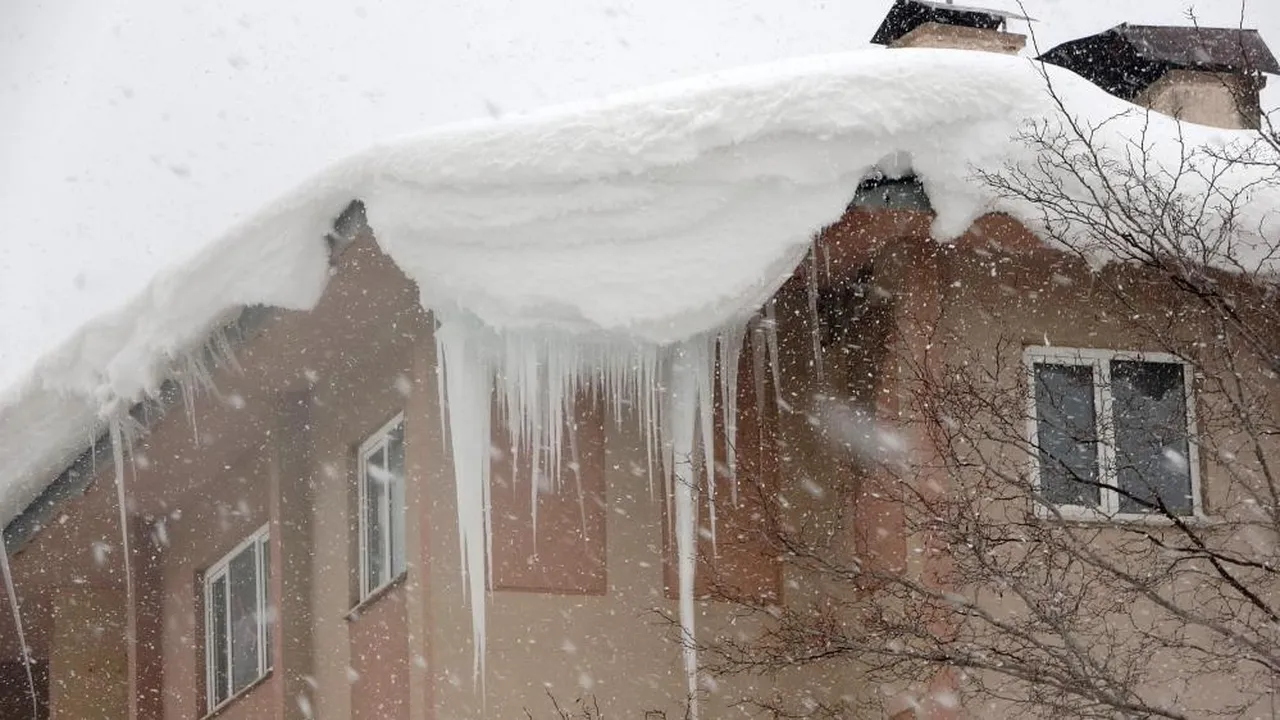 Bitlis kara teslim oldu! 100 köye ulaşım durdu