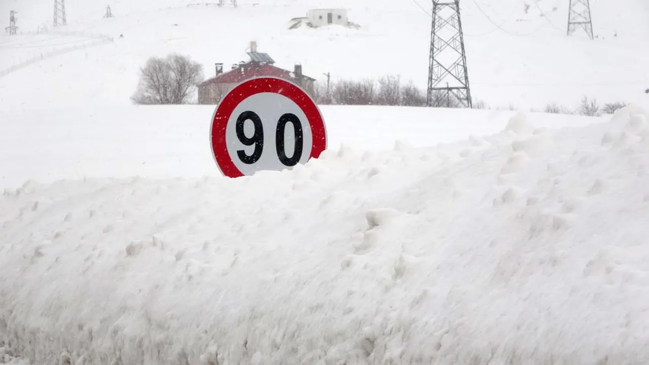Bitlis kara teslim oldu! 100 köye ulaşım durdu