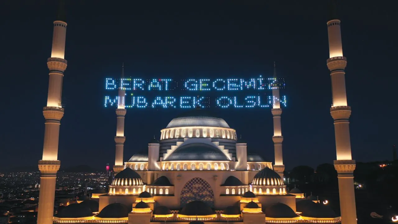 En güzel Berat Kandili mesajları! Resimli, dualı, anlamlı 'Hayırlı Kandiller' mesajları 2026