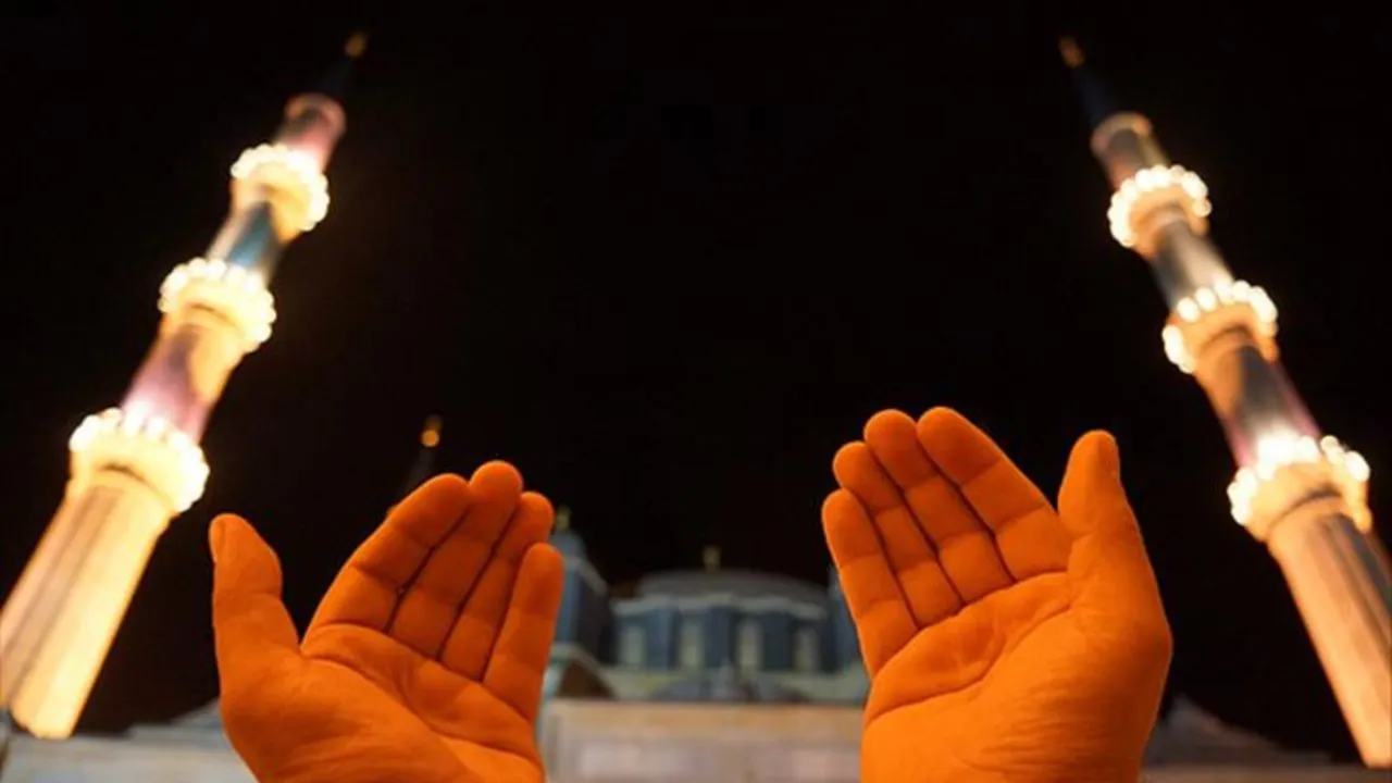 En güzel Berat Kandili mesajları! Resimli, dualı, anlamlı 'Hayırlı Kandiller' mesajları 2026