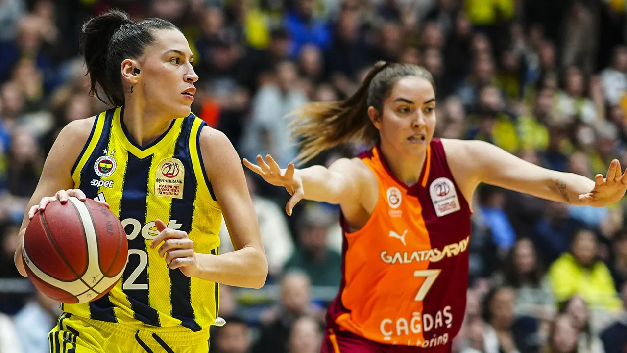Fenerbahçe, Galatasaray'ı devirip 16'da 16 yaptı!