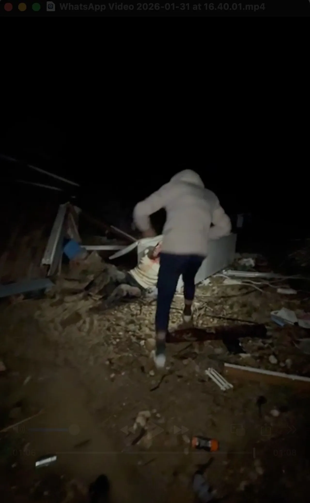 Hayat kurtaran çığlık! İçinde yaşadığı konteynerle metrelerce uzağa uçtu