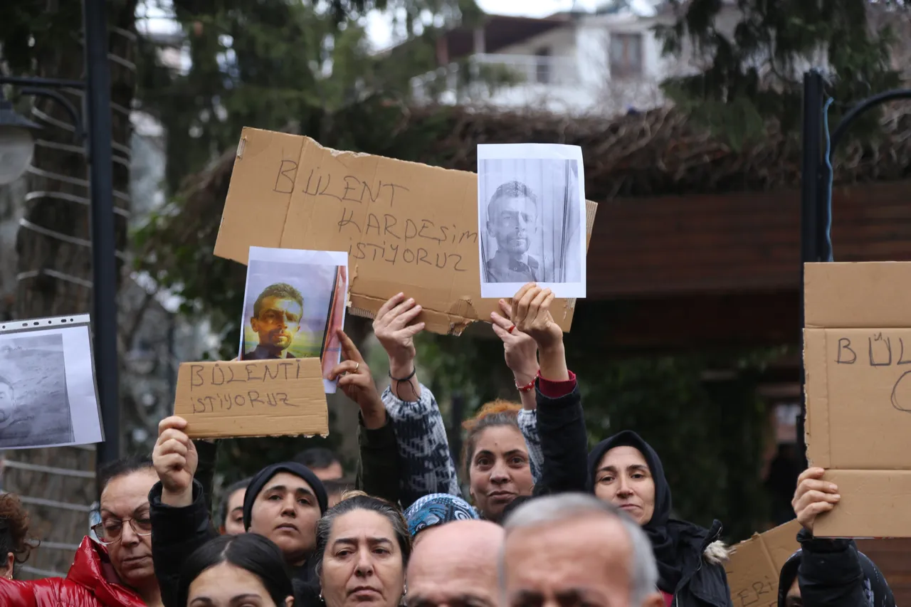 Kayıp çoban Bülent Gezer'in ailesinden yürek yakan çağrı: Ellerinde pankartlarla feryat ettiler