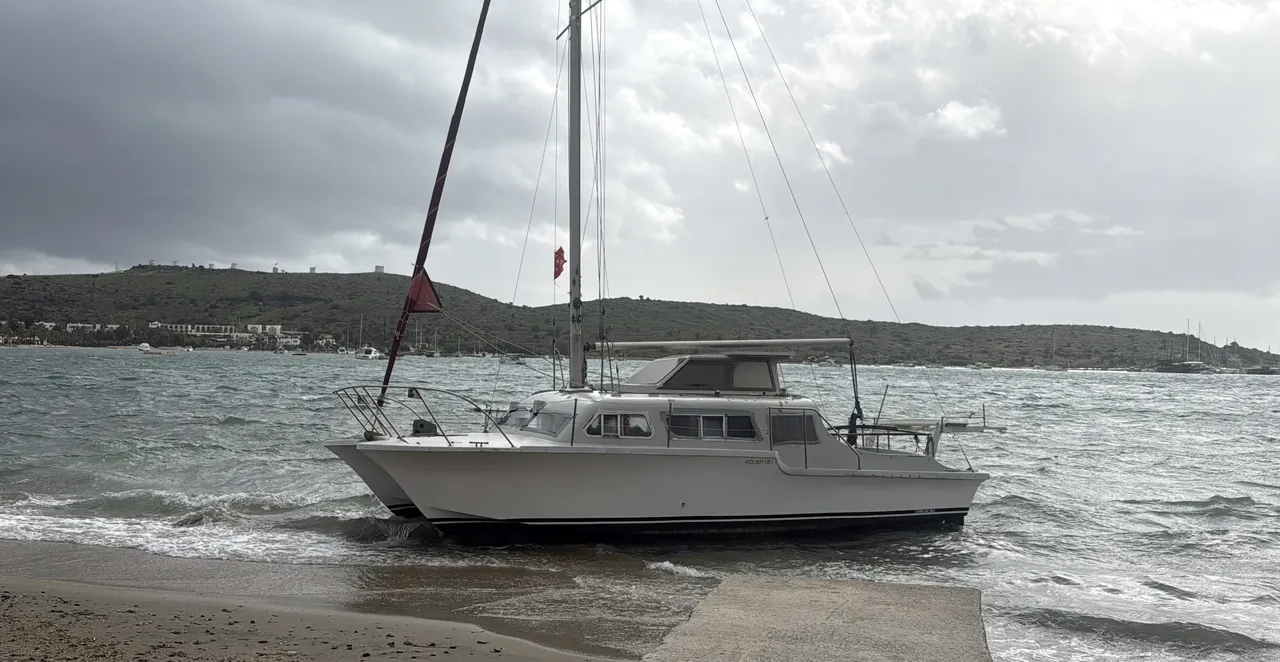 Meteoroloji uyarmıştı, fırtına vurdu: Milyonluk tekneler kıyıya sürüklendi