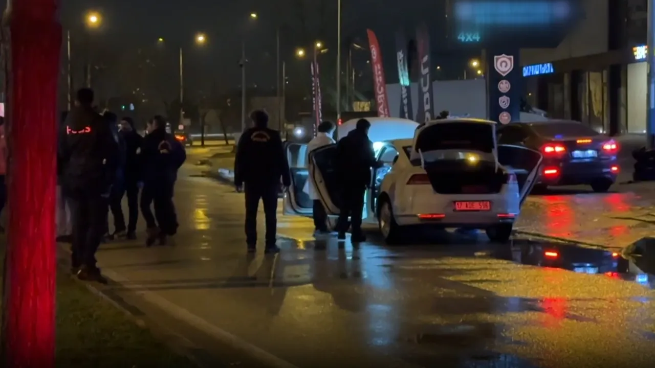 Polisten kaçan araçtan el bombası ve ruhsatsız silah çıktı