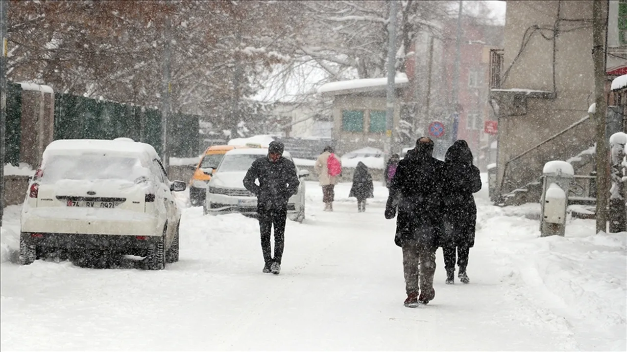 10 Şubat okullar tatil mi? Bugün eğitime ara verilen iller