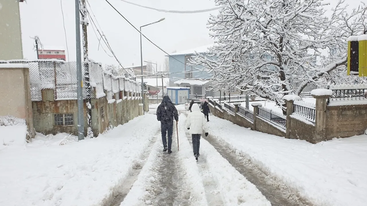 10 Şubat okullar tatil mi? Bugün eğitime ara verilen iller