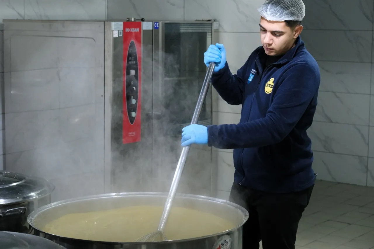 Belediye açtı, 1 yılda 70 binden fazla kişi faydalandı: 3 çeşit yemek 100 TL