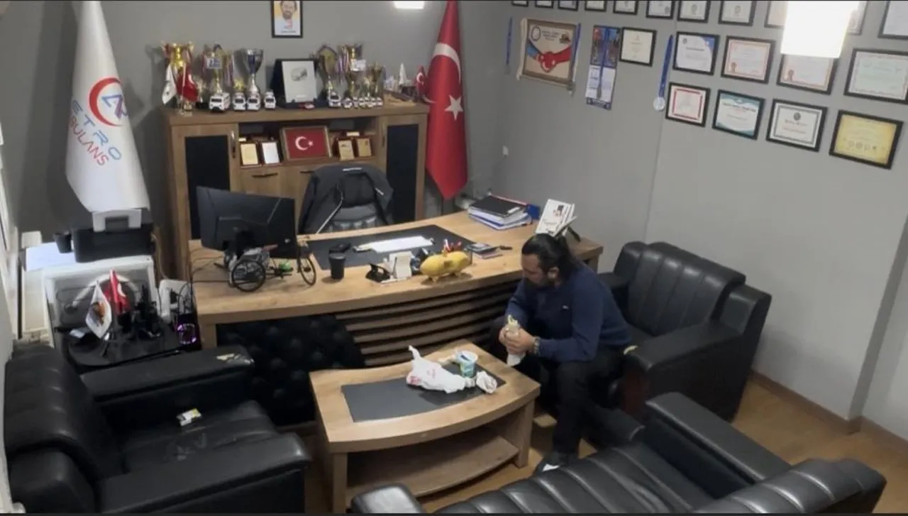 Boğazına lokma kaçtı! Sağlık çalışanı kendi kendini Heimlich manevrasıyla kurtardı