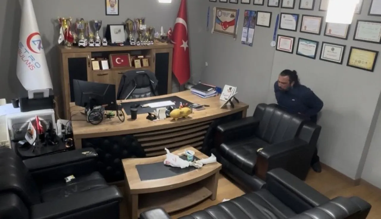 Boğazına lokma kaçtı! Sağlık çalışanı kendi kendini Heimlich manevrasıyla kurtardı