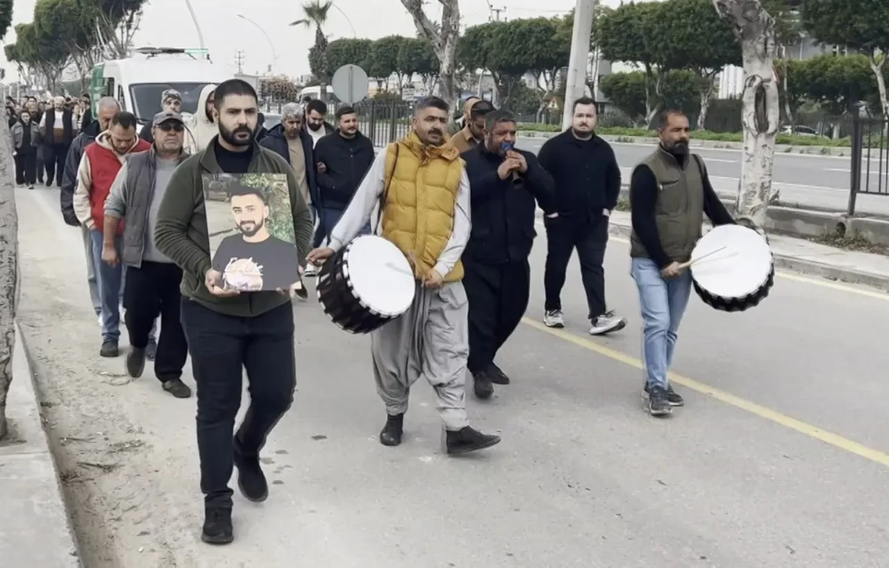 Böylesi ne görüldü ne duyuldu! Cenazeyi davul zurnayla uğurladılar