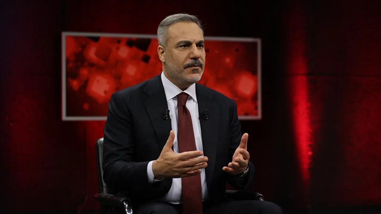 Canlı yayında Hakan Fidan’ı dinleyen ABD’li senatör Türkiye’yi hedef aldı