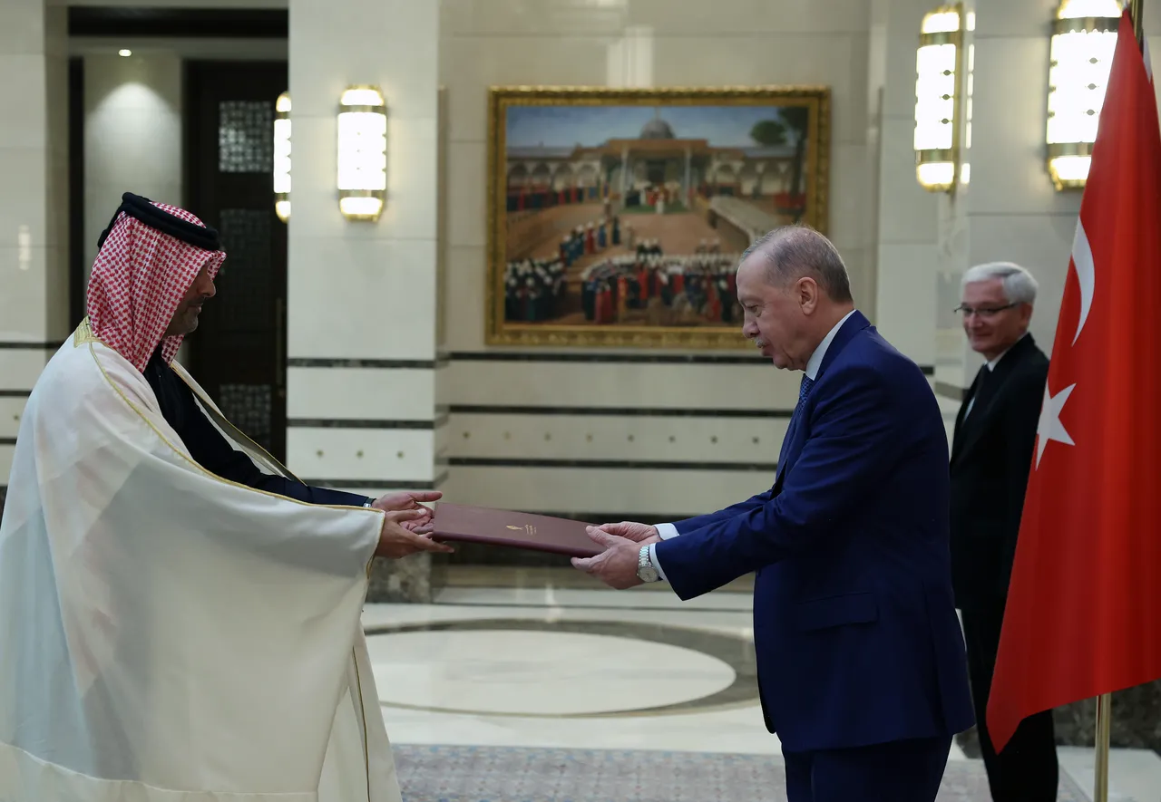 Katar Büyükelçisi Faisal Abdullah H. A. Al-Hanzab, Cumhurbaşkanı Erdoğan'a güven mektubunu sundu.