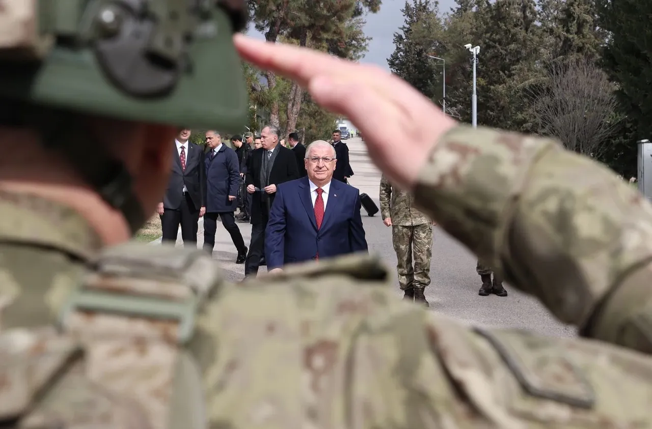 Milli Savunma Bakanı Güler Suriye sınırında!