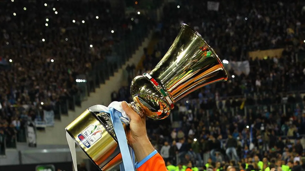 Napoli-Como maçı nerede izlenir, hangi kanalda? İtalya Kupası (Coppa Italia) çeyrek final şifresiz canlı yayınlanacak!