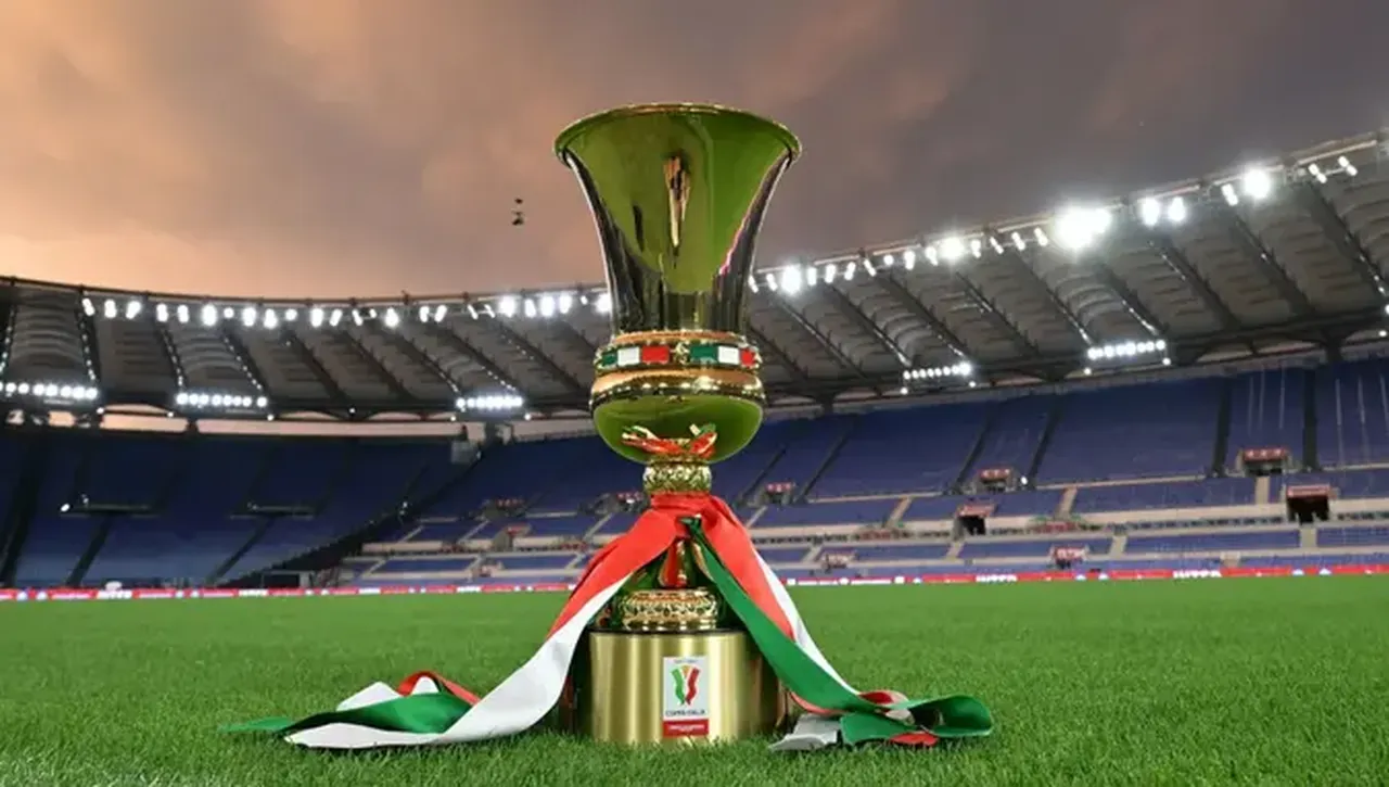 Napoli-Como maçı nerede izlenir, hangi kanalda? İtalya Kupası (Coppa Italia) çeyrek final şifresiz canlı yayınlanacak!