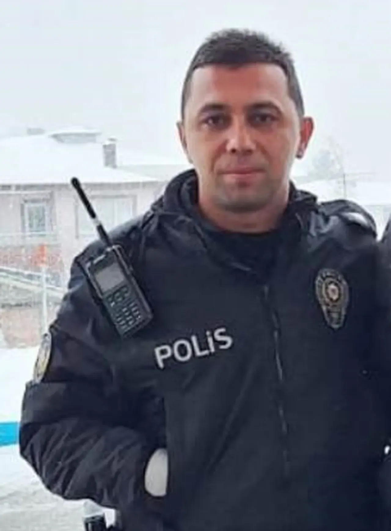 Polis babaya son veda! Küçük kızın tabutu sevdiği anlar yürek yaktı