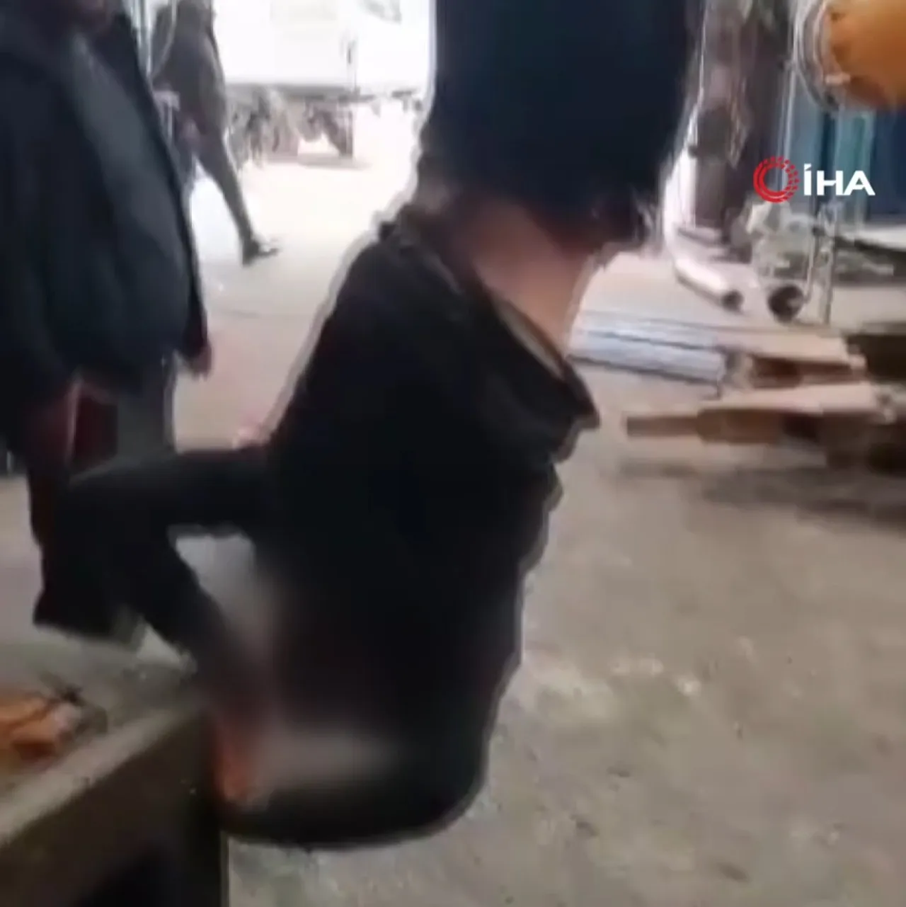 Sözün bittiği yer! Engelli genci ayağından vince asıp sallandırdılar