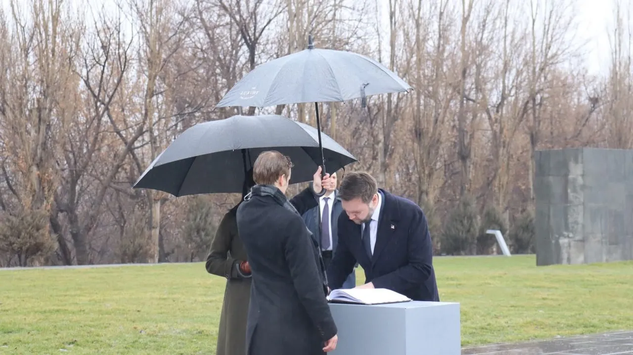 Türkiye ayağa kalktı! Trump’ın yardımcısı sözde soykırım anıtına ne yazdı?