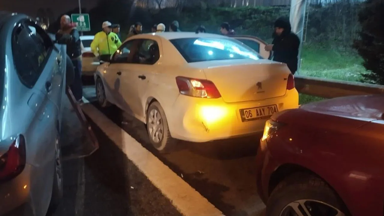 Ümraniye'de zincirleme kaza! 8 araç birbirine girdi