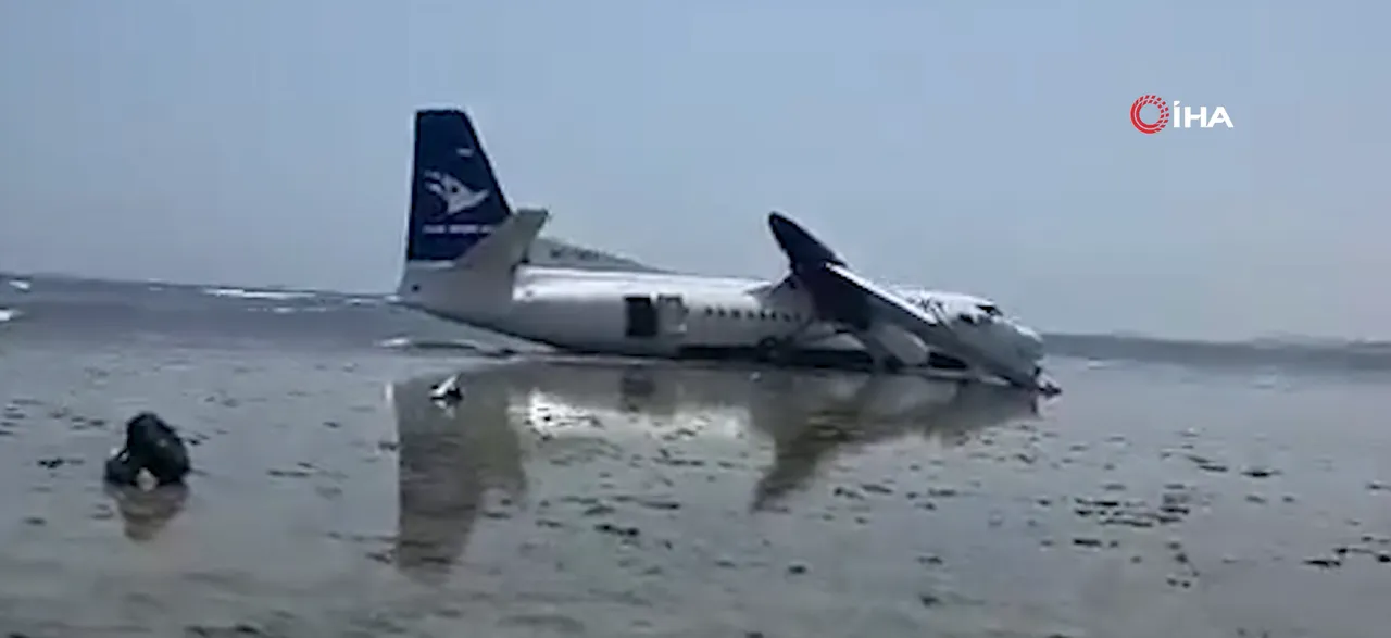 Yolcu uçağı okyanusa acil iniş yaptı! Kanatlarından biri koptu