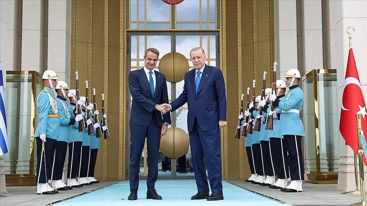 Yunan Savunma Bakanı Dendias’tan Türkiye bahanesi: Ankara zirvesinden kaçtı mı?