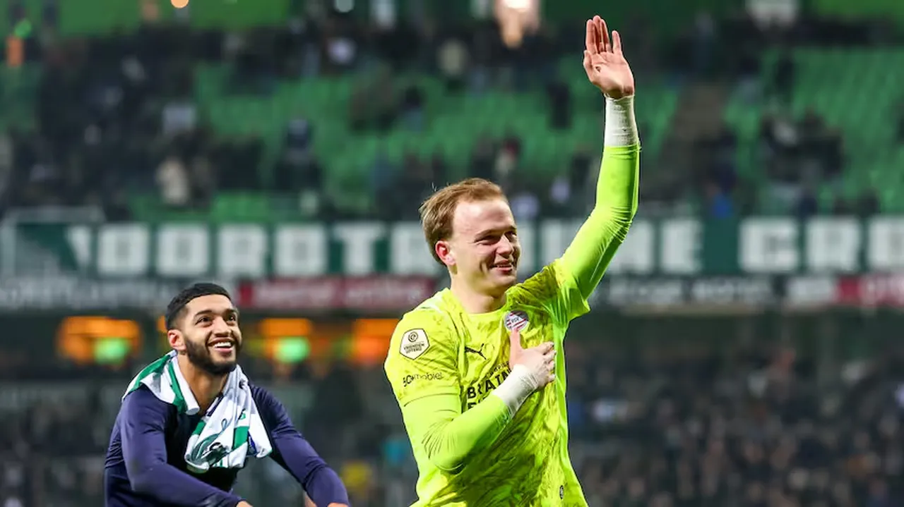 Yoğun tezahüratlar karşısında duygusal anlar yaşayan Schiks, gözyaşlarına hakim olamadı