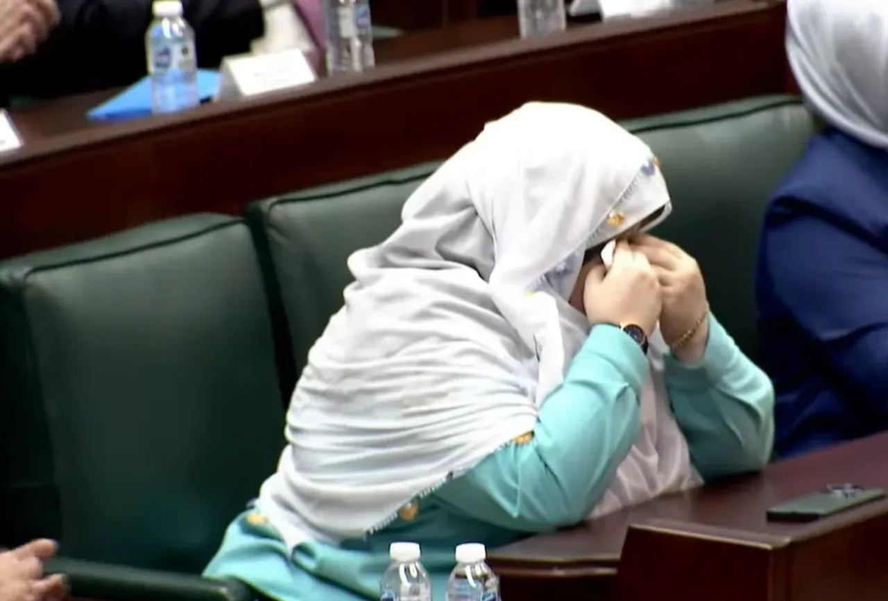 Güneş, Erdoğan'ın sözlerini gözyaşları içinde dinledi.