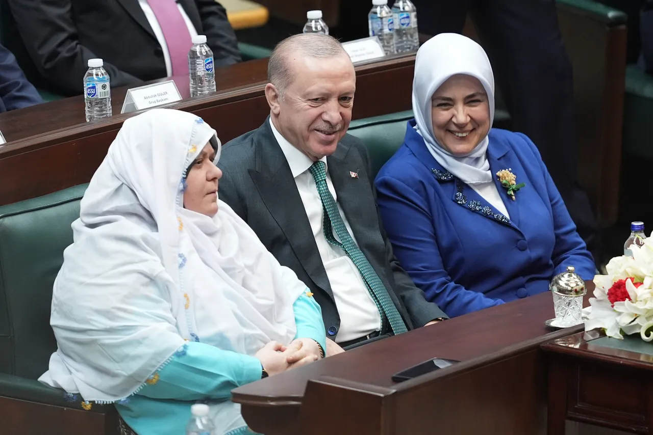 Cumhurbaşkanı Erdoğan'dan Özgür Özel'e küfür tepkisi: Meyhane jargonundan vazgeç
