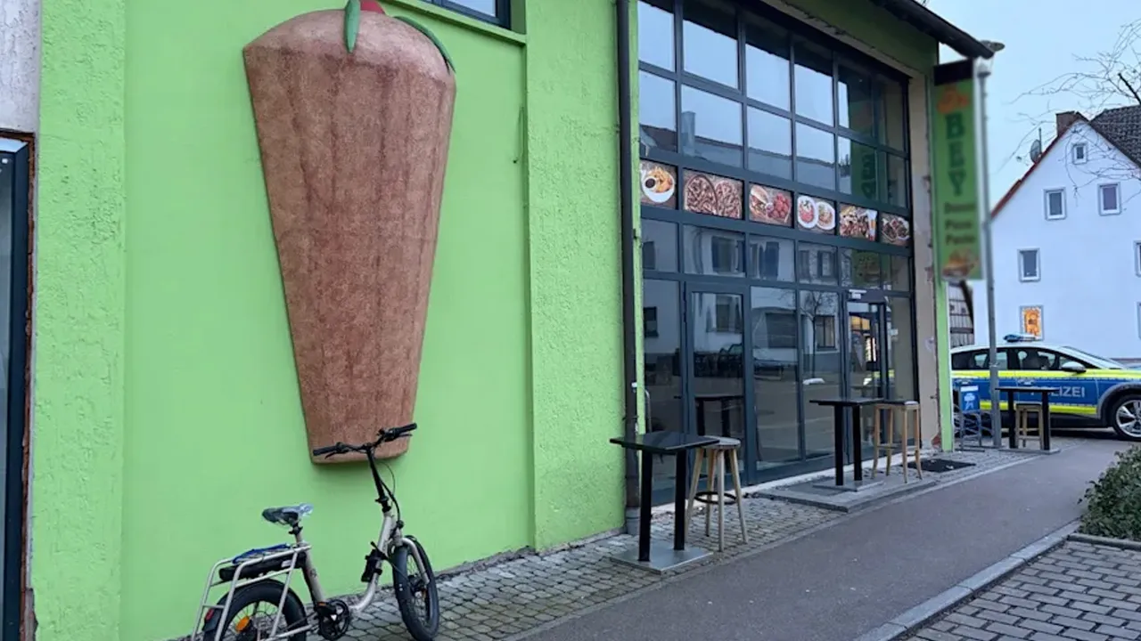 Döner dükkanının arkası kan gölü oldu! Eşine kurşun yağdırmış