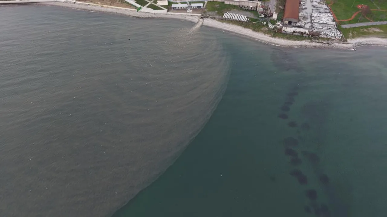 İSKİ'ye ceza da yetmedi! Atık su boşaltılmaya devam ediyor... Marmara'nın rengi değişti