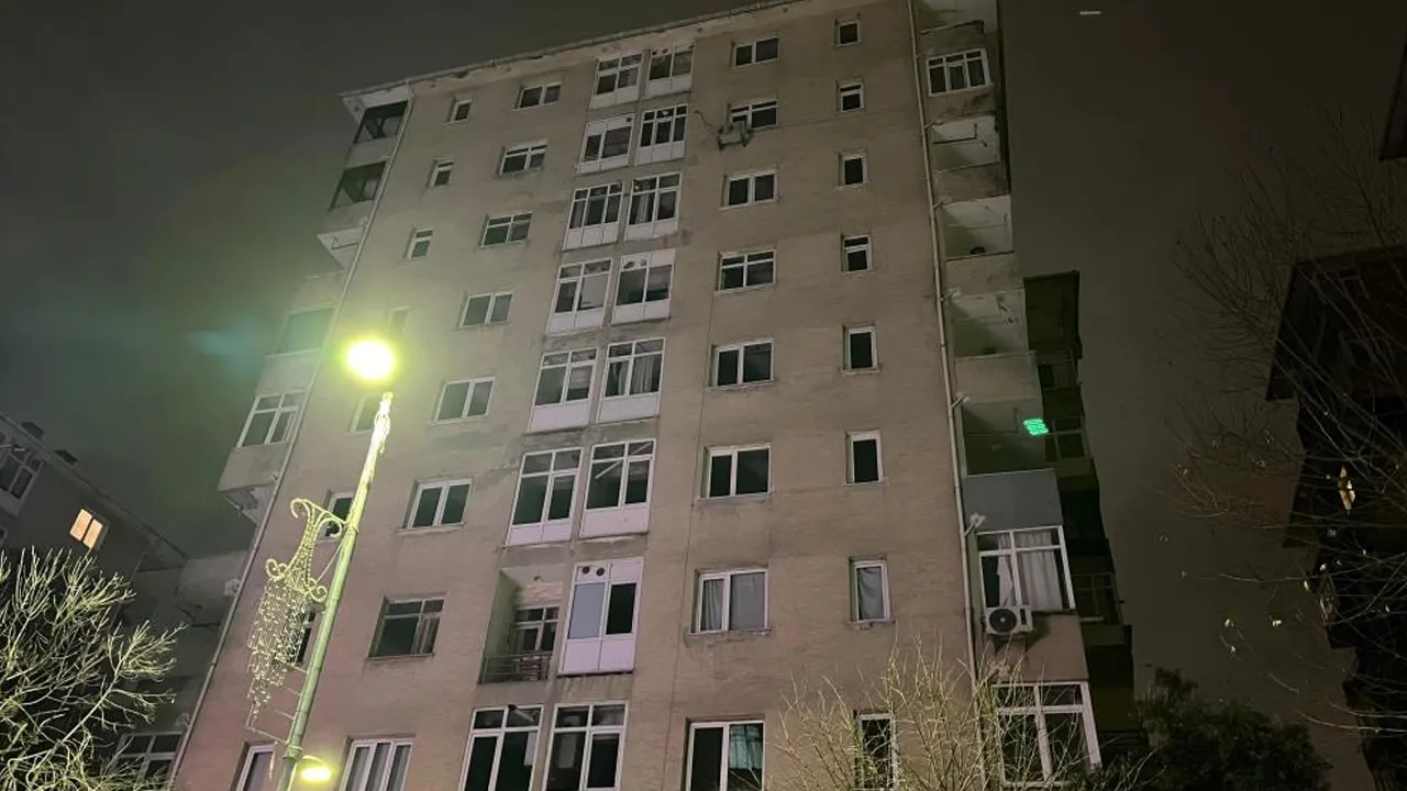 İstanbul'da sitede bulunan 10 katlı bina tahliye edildi!