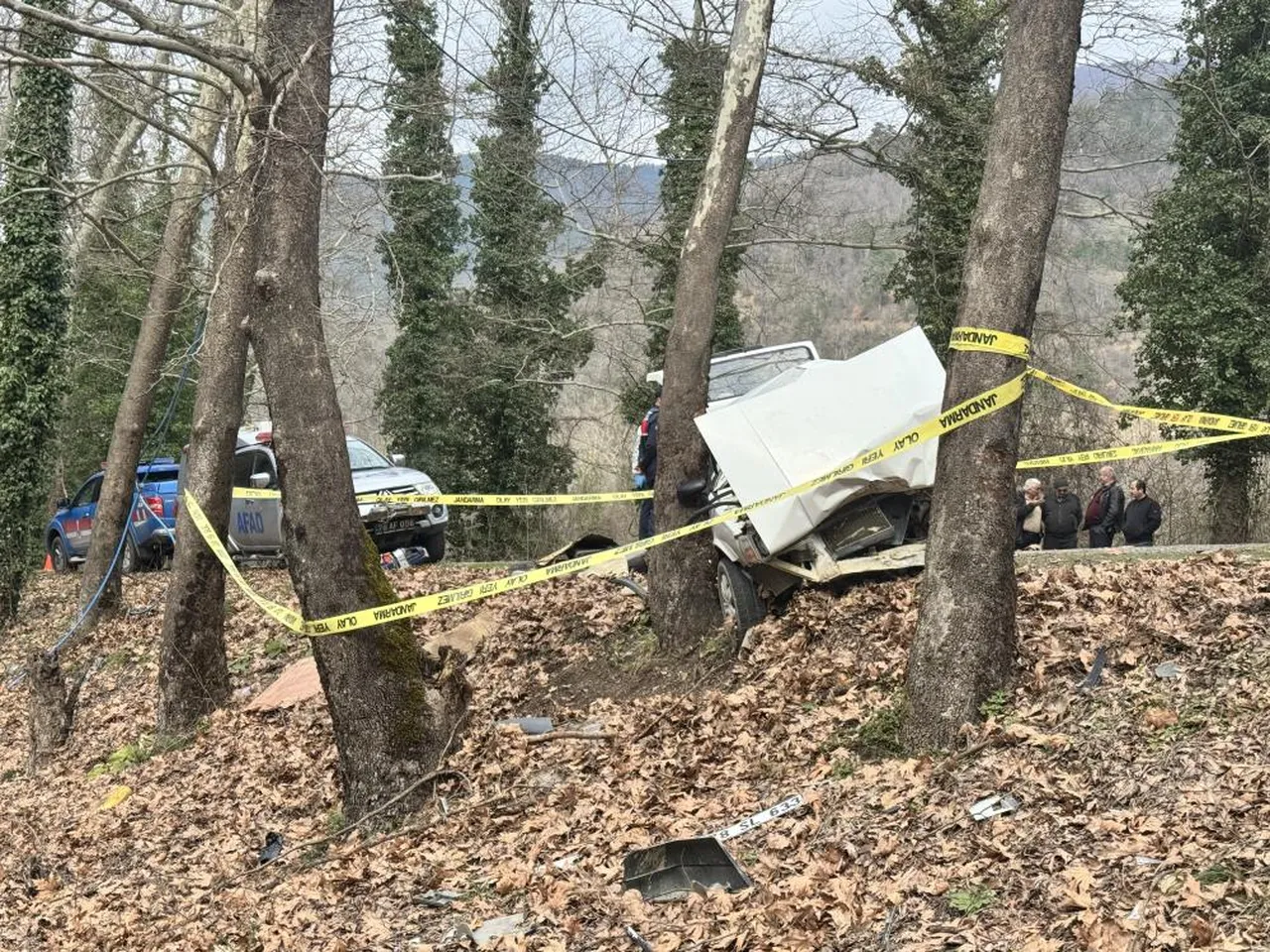 Karabük'te feci kaza! Otomobil ağaca çarptı: 1 ölü, 2 yaralı