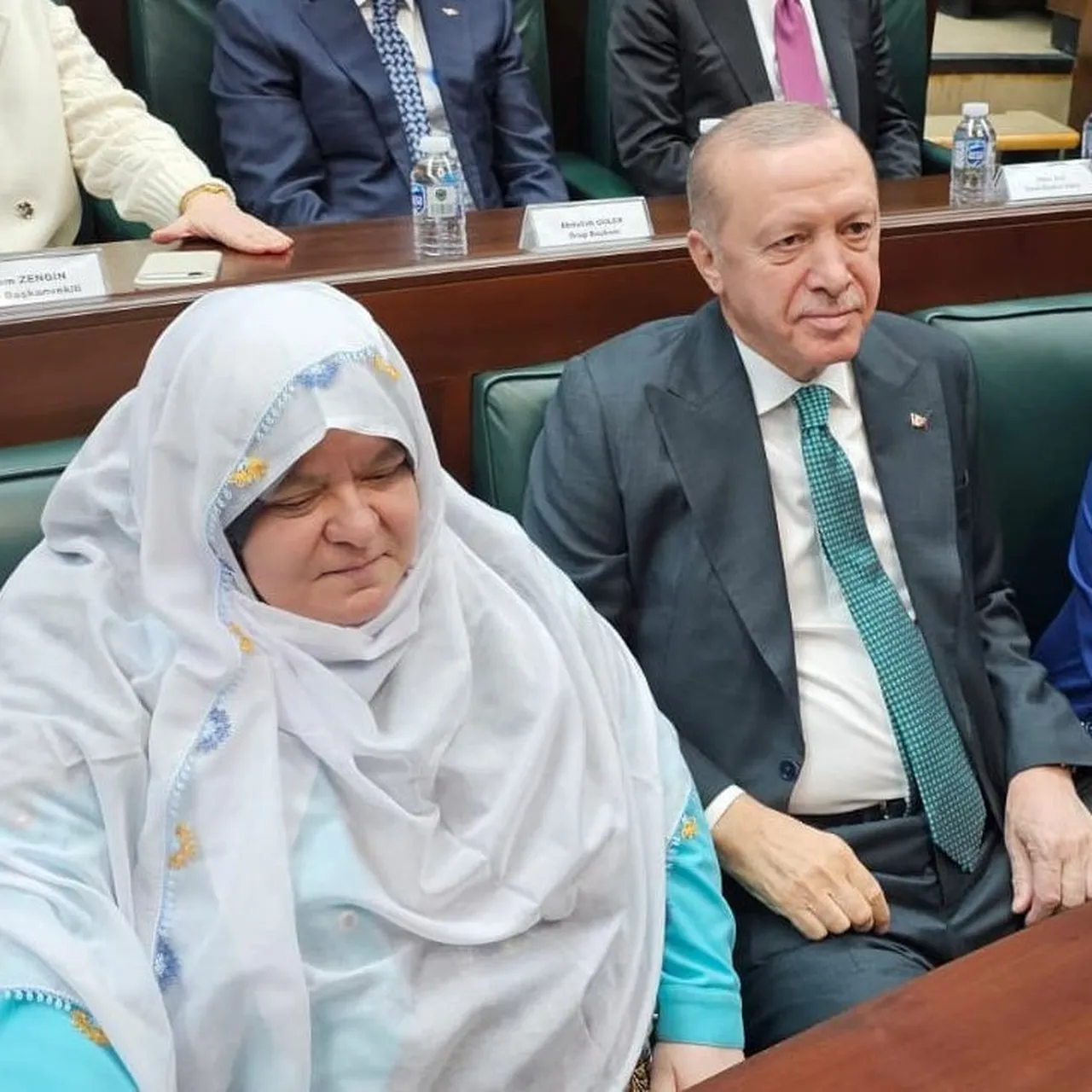 Mihalgazi Belediye Başkanı Akgün, Cumhurbaşkanı Erdoğan'ın yanına oturdu.