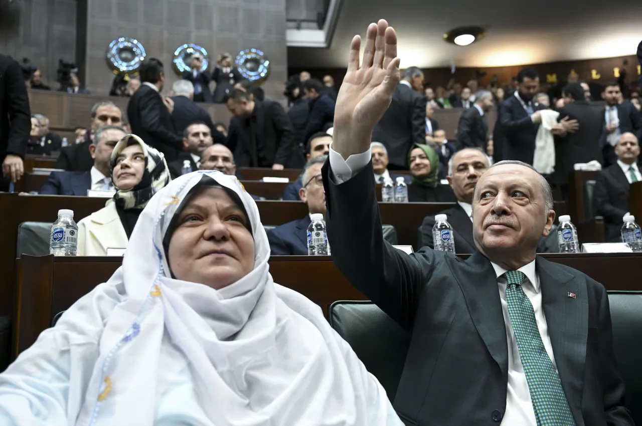 Mihalgazi Belediye Başkanı Akgün, Cumhurbaşkanı Erdoğan'ın yanına oturdu.