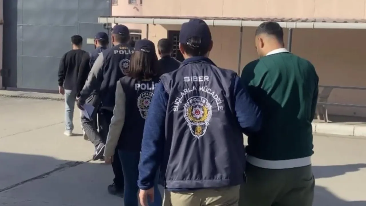 Sosyal medyadan 410 milyonluk vurgun yaptılar! 5 kişi tutuklandı